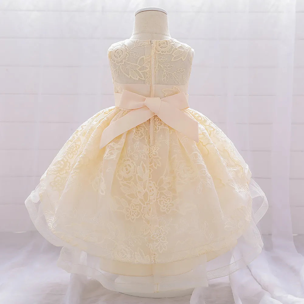 Robe anniversaire bébé avec traine