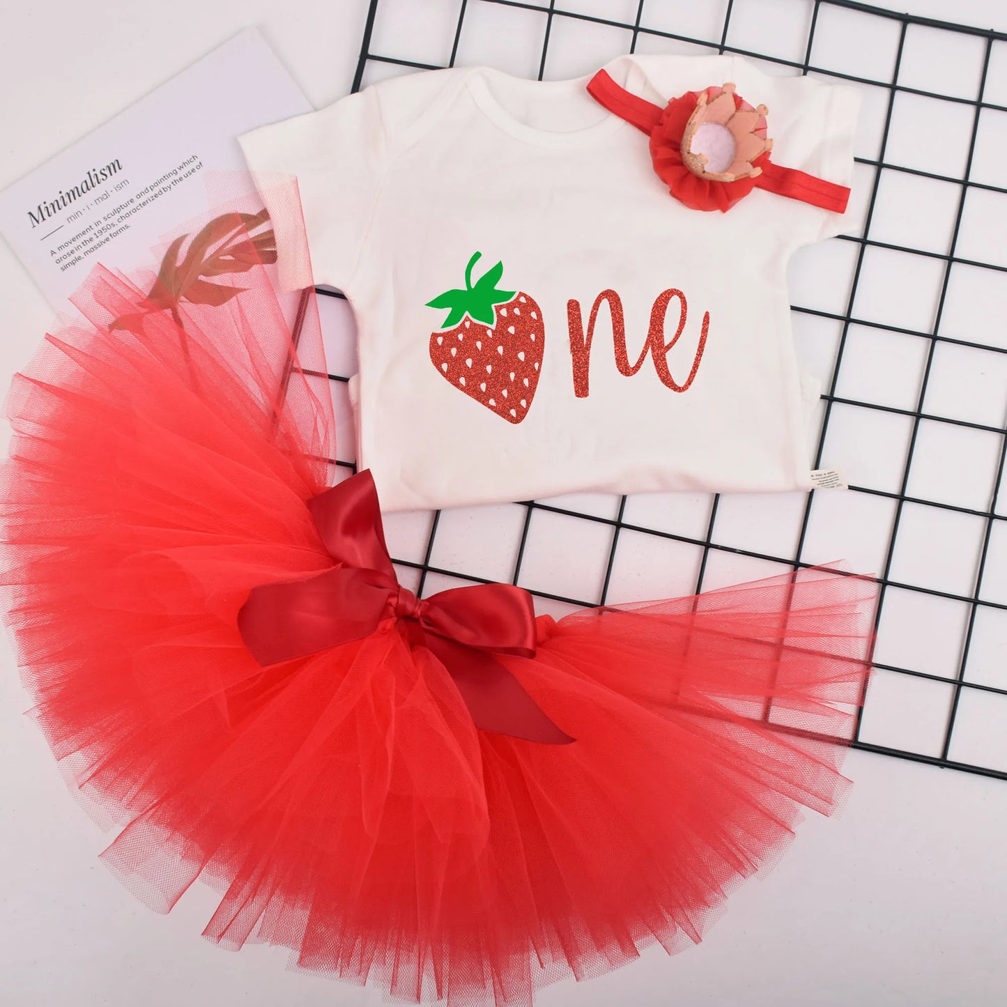 Ensemble anniversaire bébé "one" fraise
