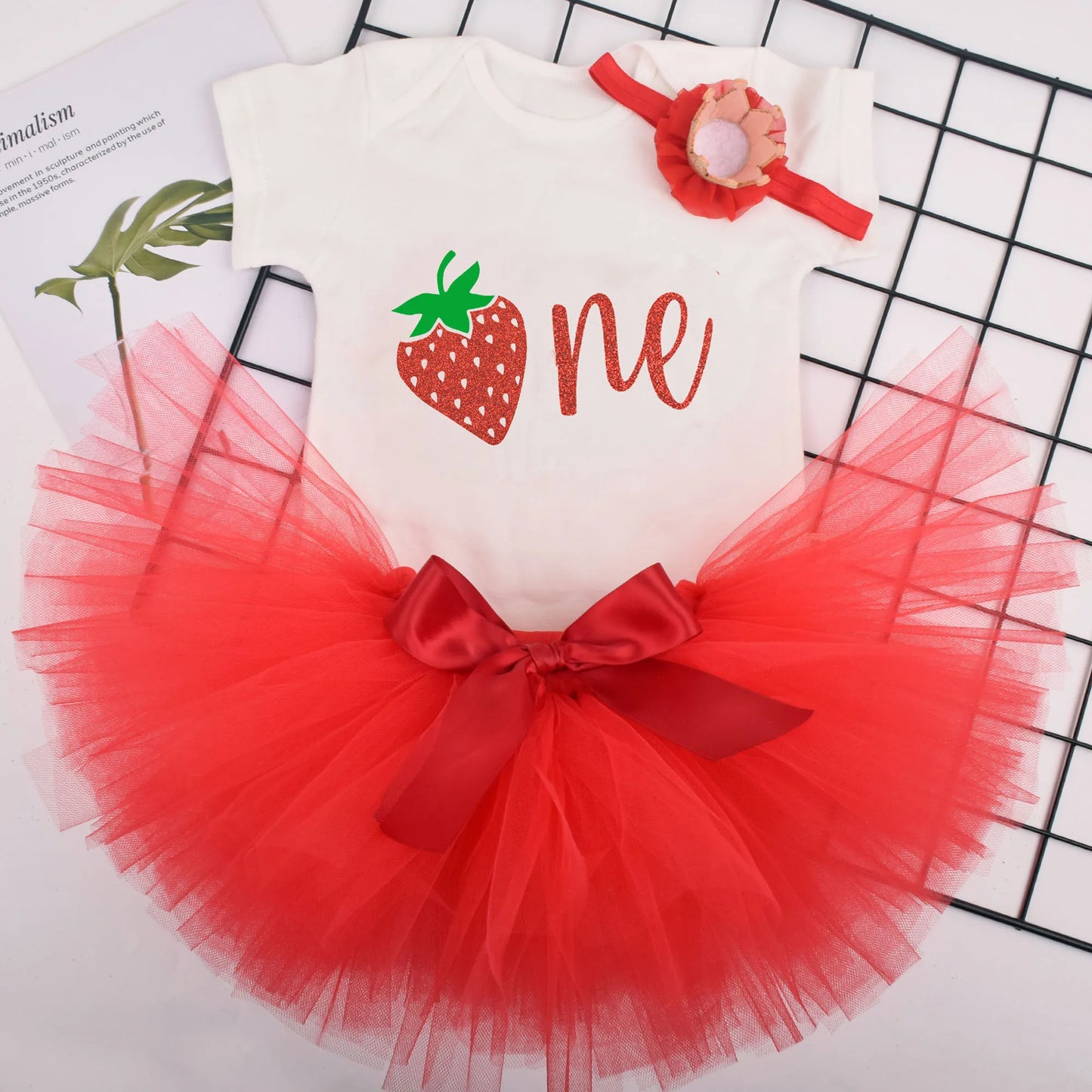 Ensemble anniversaire bébé "one" fraise