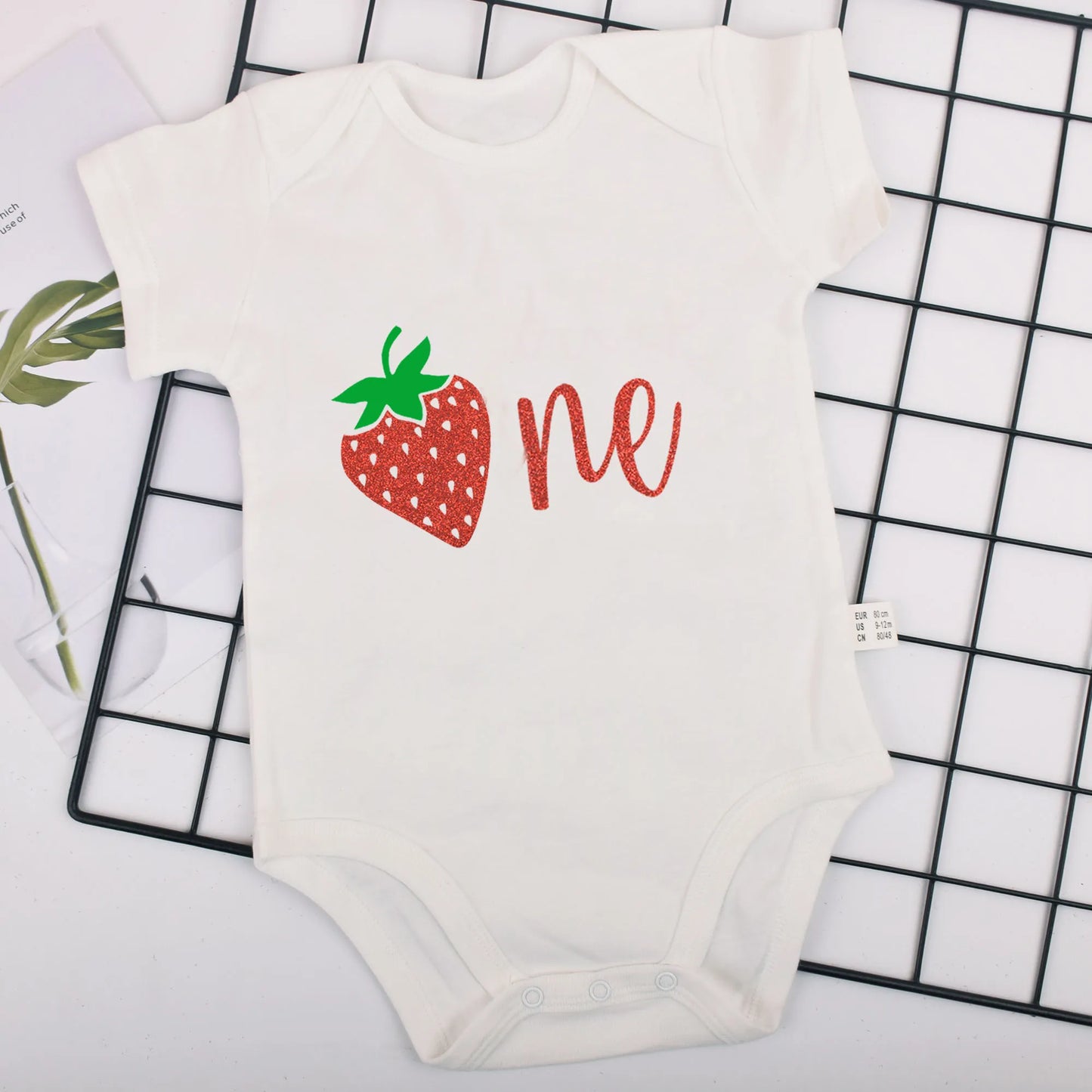 Ensemble anniversaire bébé "one" fraise