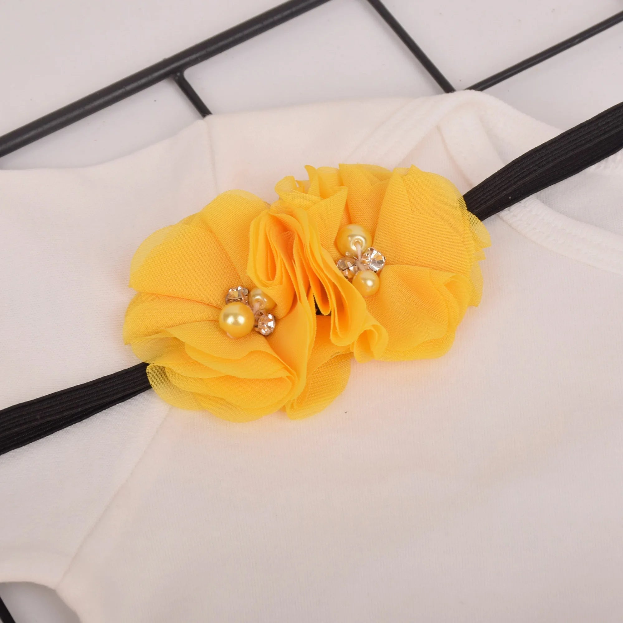 Anniversaire bébé fille abeille jaune