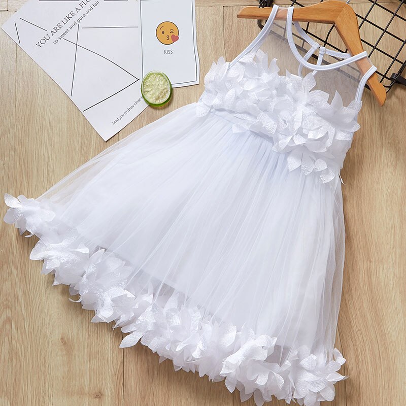 Robe enfant fleurs et pétales blanc