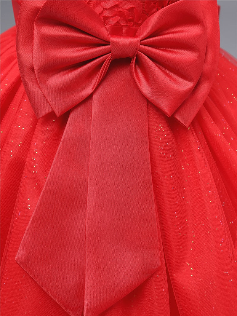 ceinture satin rouge formant une noeud papillon