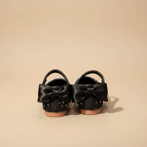 Ballerine fille noire et argentée, détail du nœud