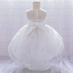 Robe anniversaire bébé avec traine