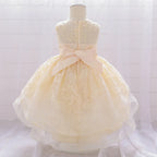 Robe anniversaire bébé avec traine