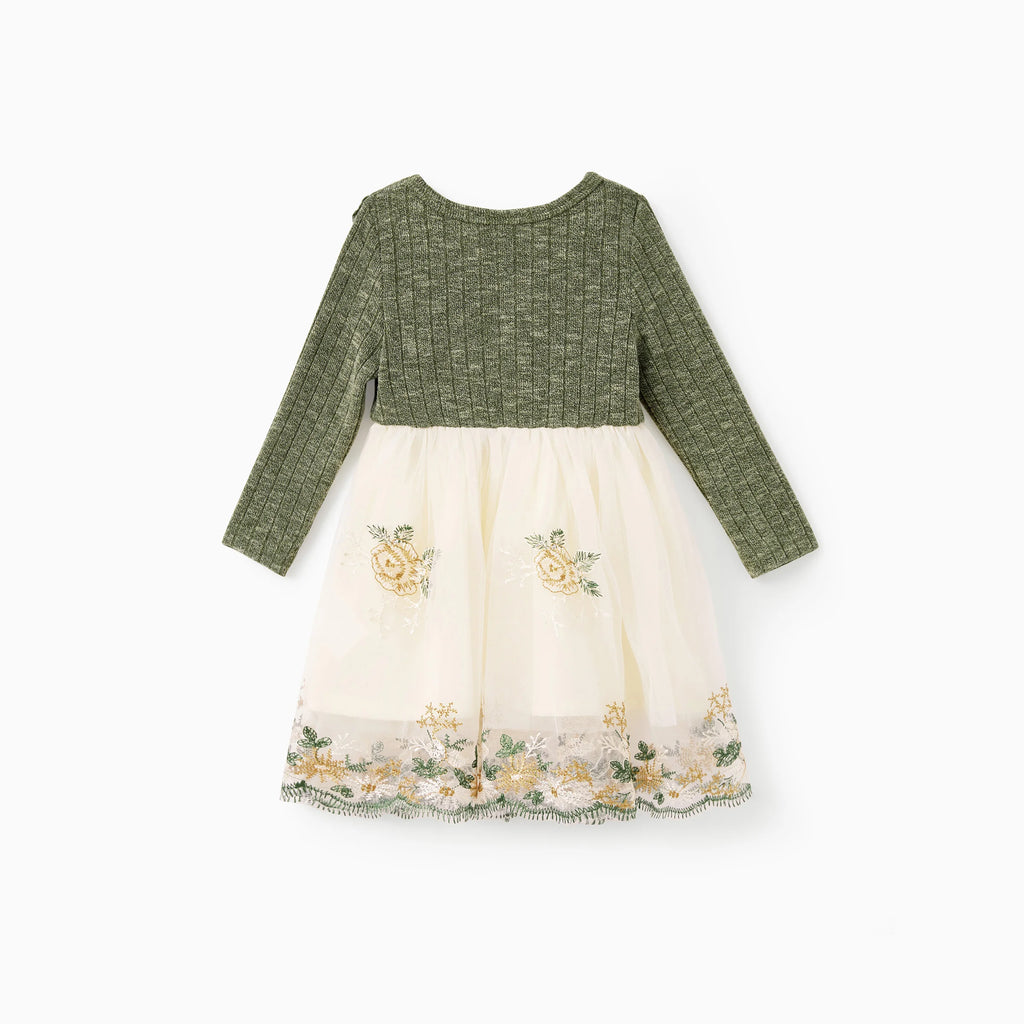 Robe enfant verte et crème avec volants sur le buste et broderies florales