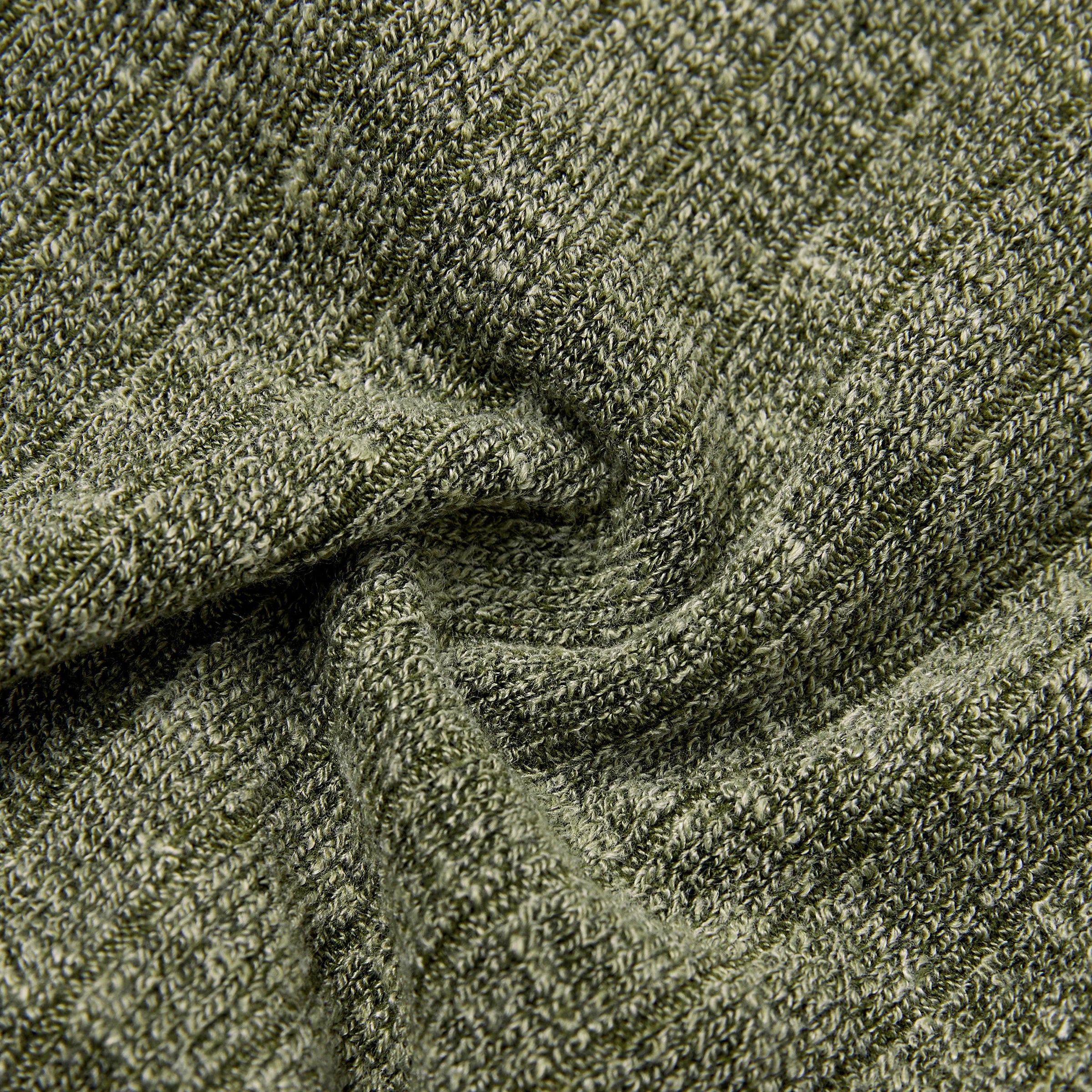 Texture en maille côtelée verte du haut de la robe automnale mère et fille