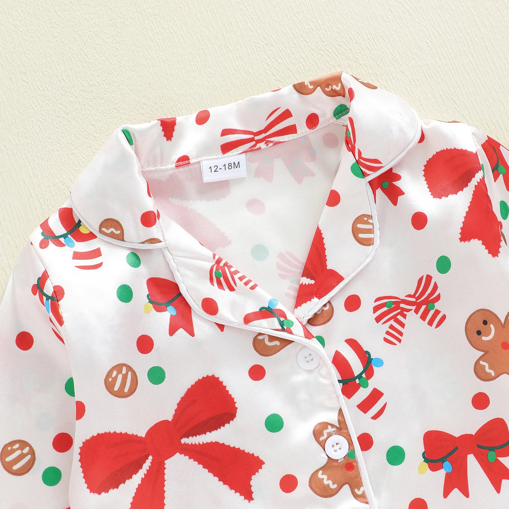 col pyjama de noël enfant à motifs biscuits et rubans rouges avec boutons blancs