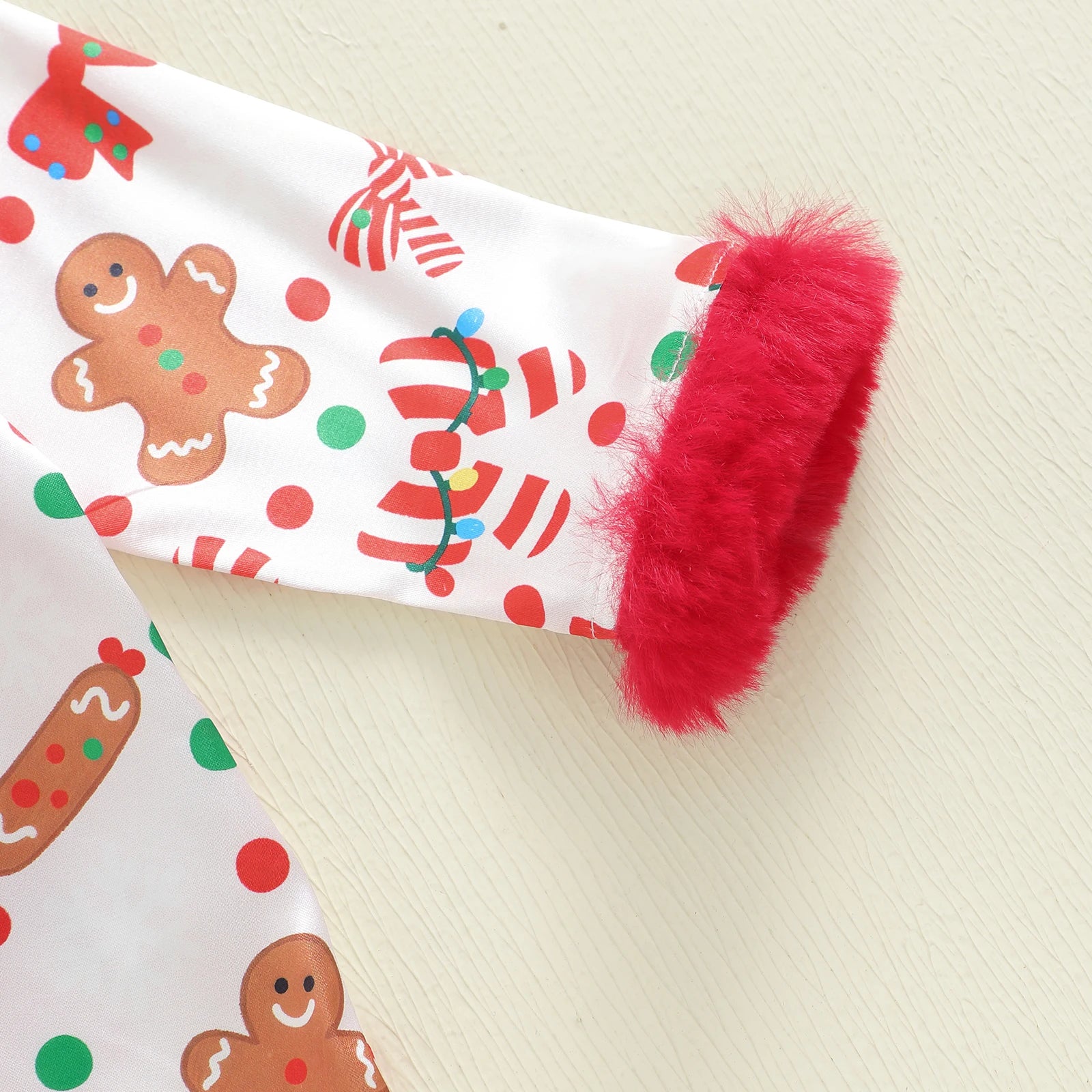 manche pyjama de noël blanc enfant avec revers en fausse fourrure rouge