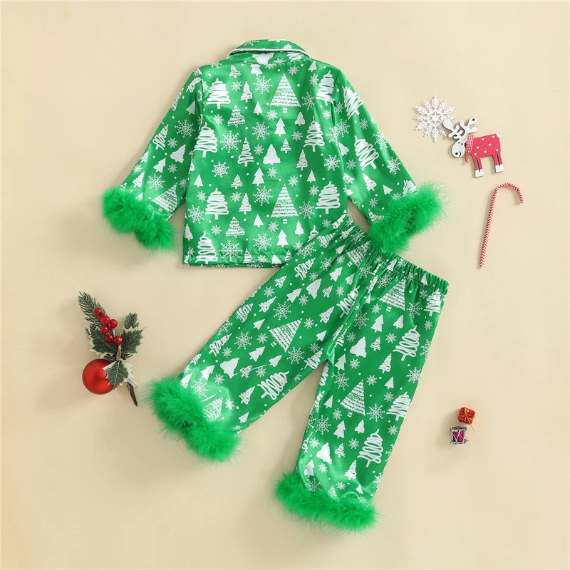 dos du pyjama de noël fille vert à imprimés sapins et neige avec fourrure verte