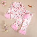 Pyjama satin rose fille à motifs lapins et carottes – ensemble deux pièces doux et confortable