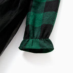 Détail de la manche froncée de la robe à carreaux verts et noirs