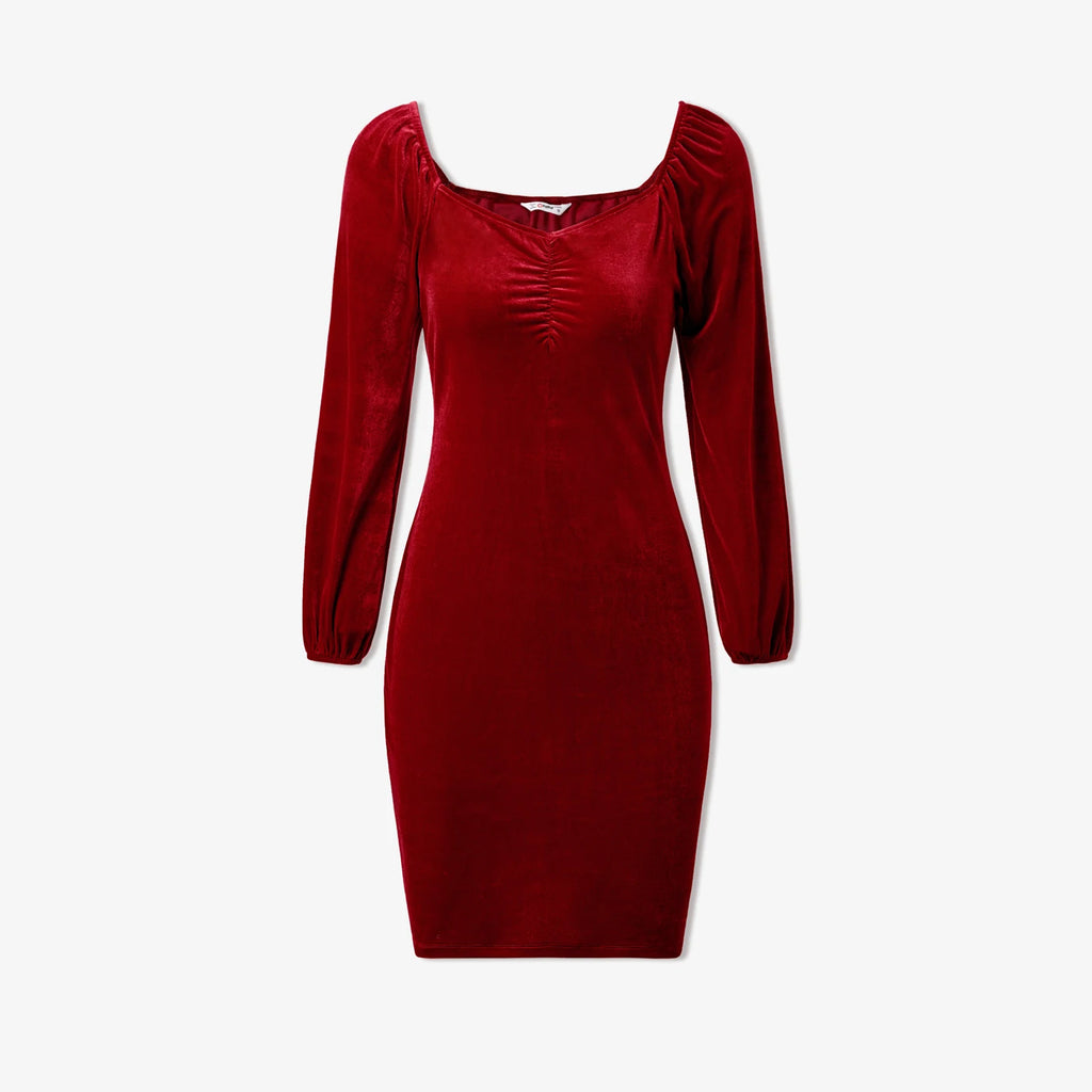 Robe mère fille en velours rouge assortie, élégante et chic pour les fêtes de fin d’année
