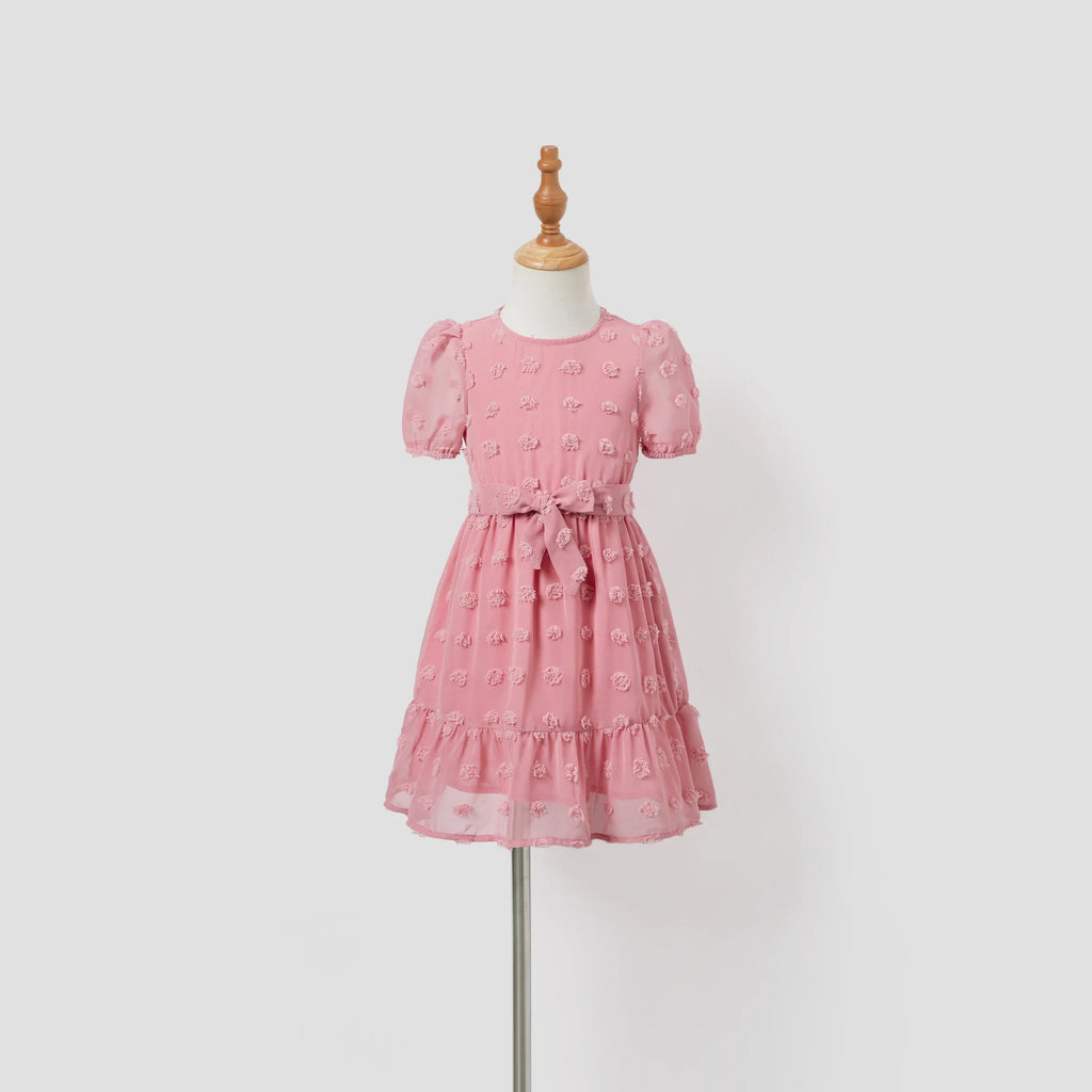 Robe fille rose fluide à manches courtes et nœud à la taille