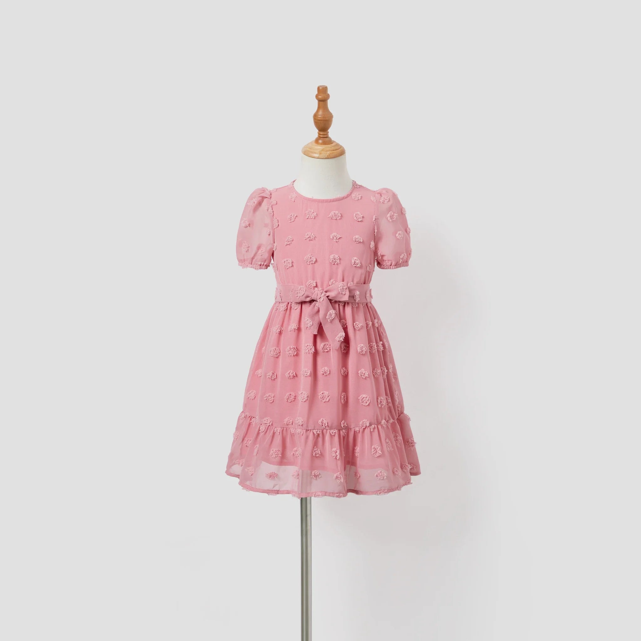 Robe fille rose fluide à manches courtes et nœud à la taille