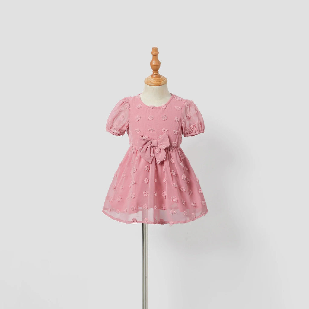Robe bébé fille rose fluide à manches courtes et grand nœud sur le devant