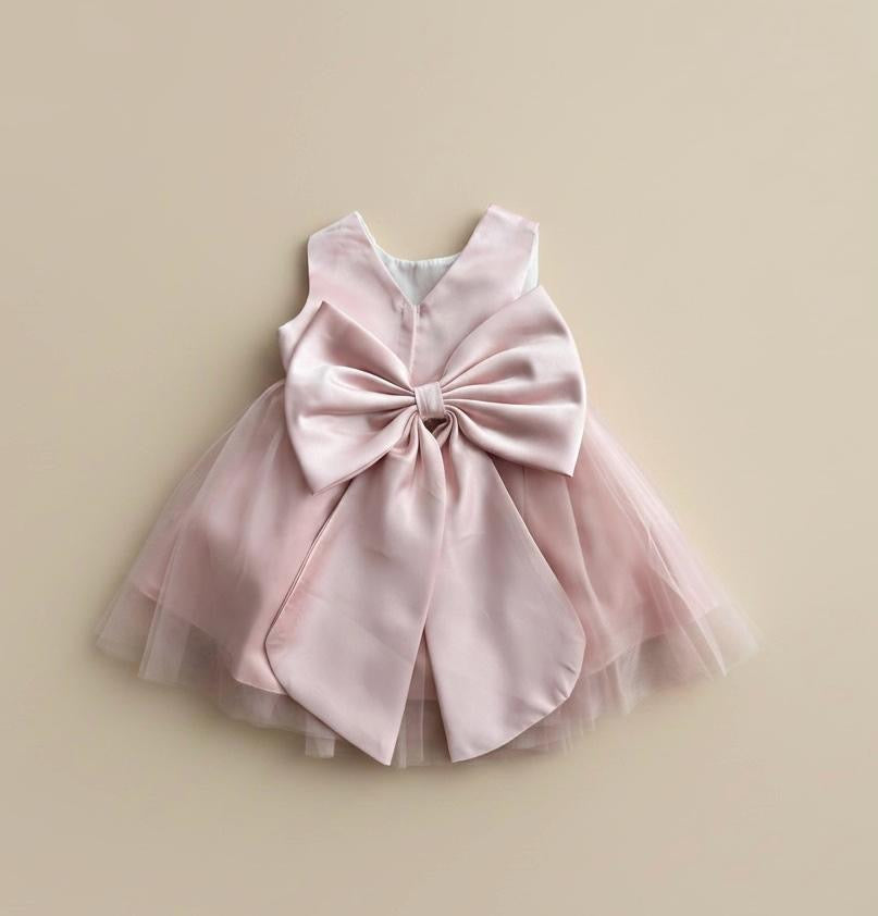 Robe baptême bébé fille rose tulle encolure perlée nœud satin 2 ans