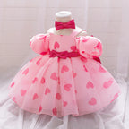 Vestido infantil con un mágico corazón rosa