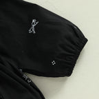 Conjunto infantil de dos piezas, blanco y negro.