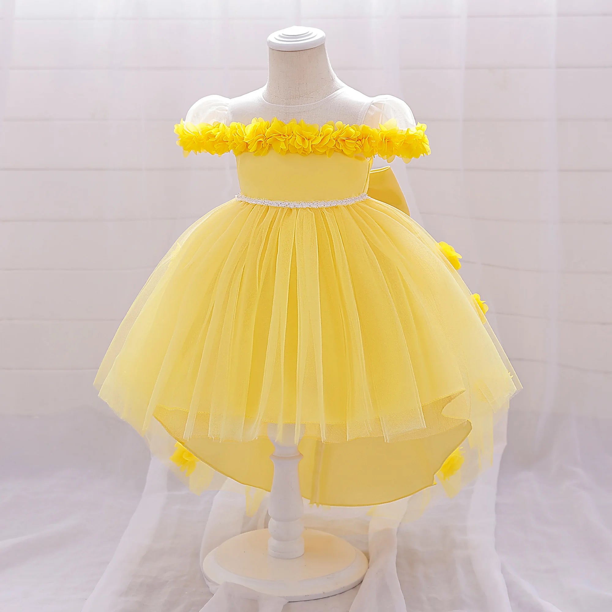 Vestido de gala Melissa con cola y flores