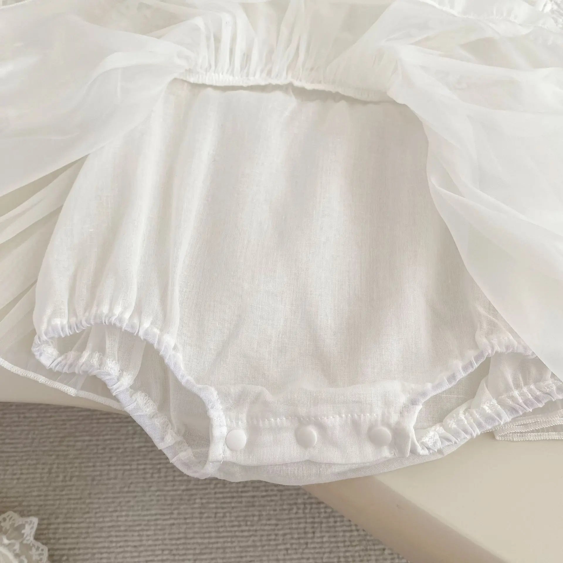 Barboteuse de baptême bébé - légère et blanche