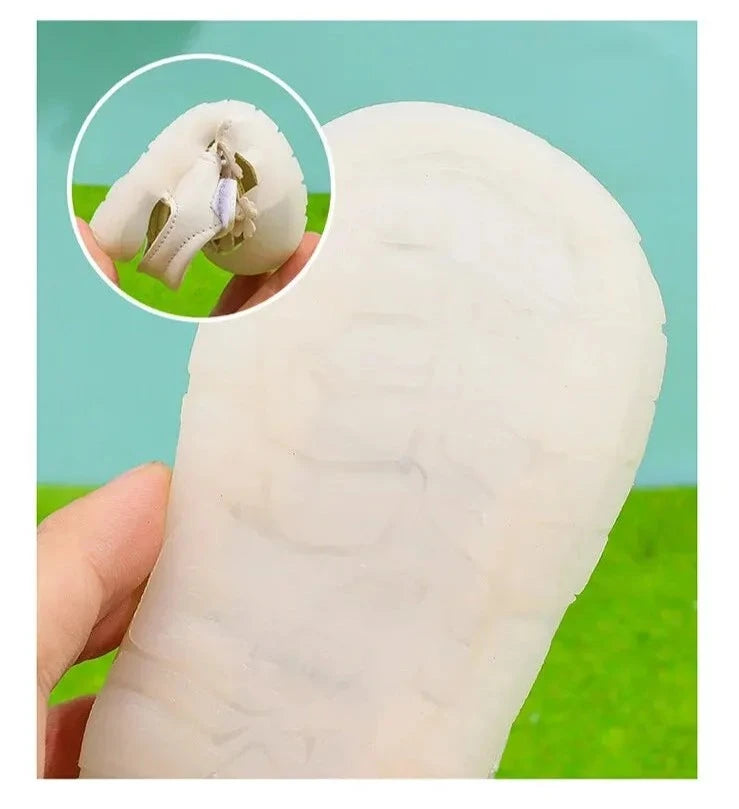 Sandali per bambini con piccoli fiori