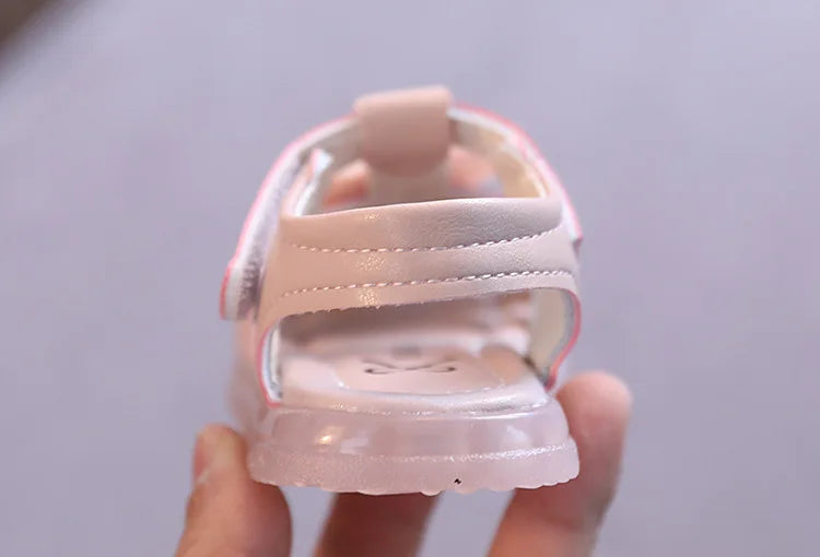 Sandali a forma di cuore per bambini