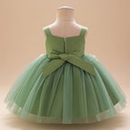Elégante robe fleurie et douce bébé