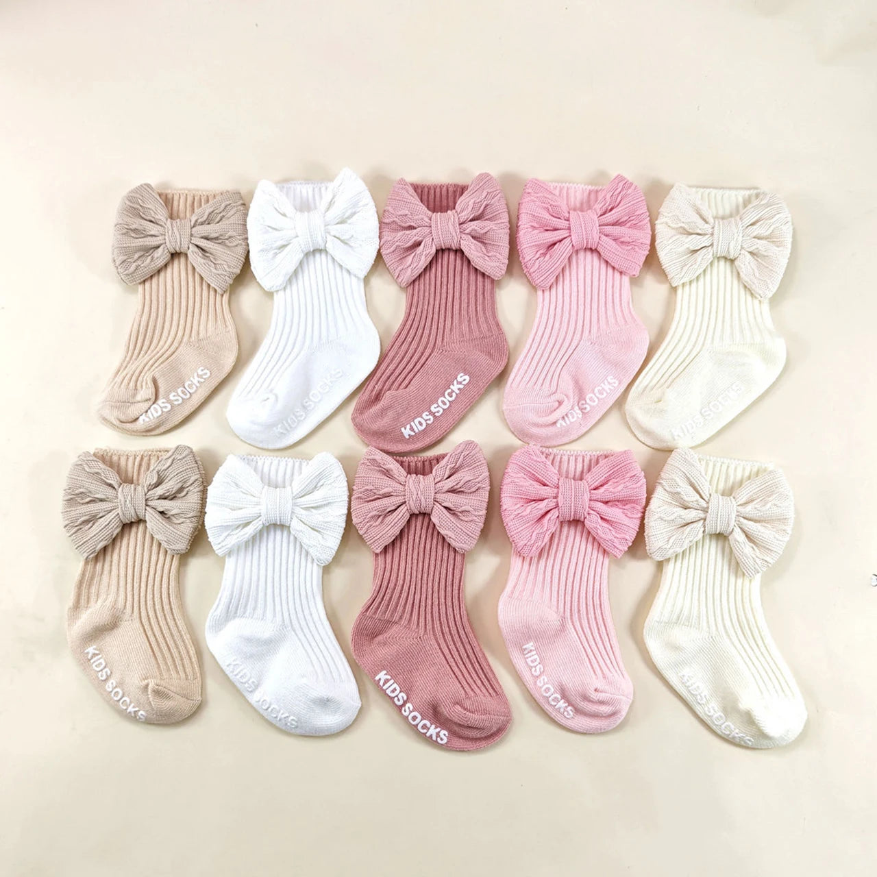 Accessoires bébé - Bonnet + Chaussette noeud papillon