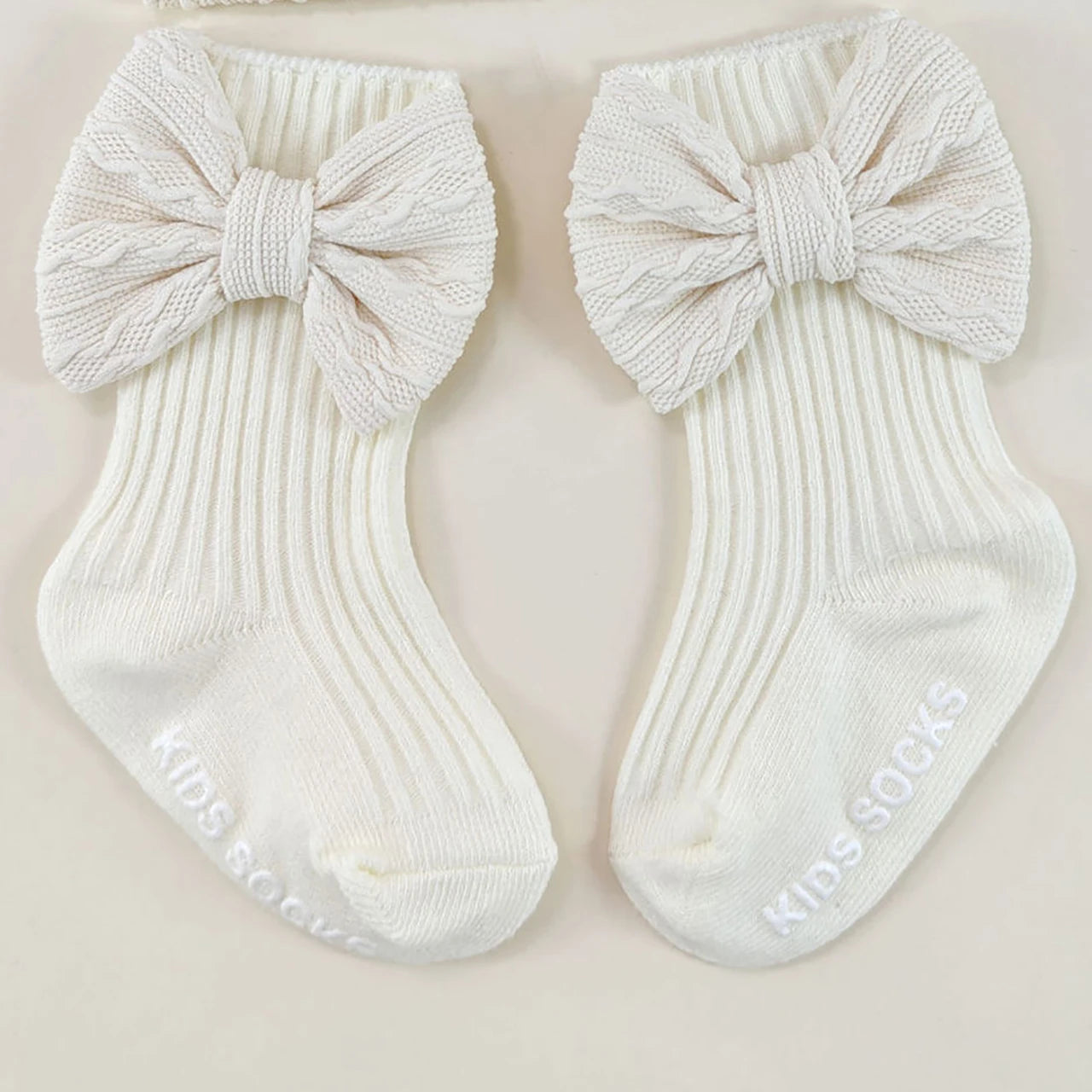 Accessoires bébé - Bonnet + Chaussette noeud papillon
