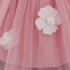 Elégante robe fleurie et douce bébé