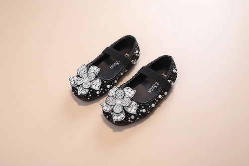 Détail du motif fleur scintillante sur les ballerines dorées fillette