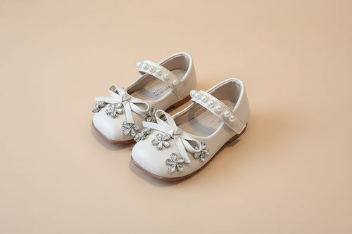 Ballerines enfant argentées, bride ornée de perles pour mariage