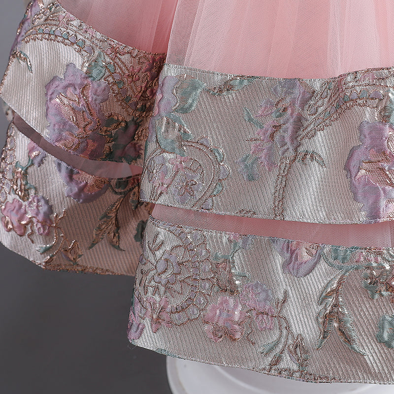 Elegante vestido de gala para niñas con un lazo en los hombros.