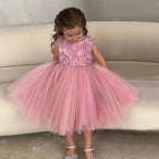 Vestido formal de niña con corpiño floral 
