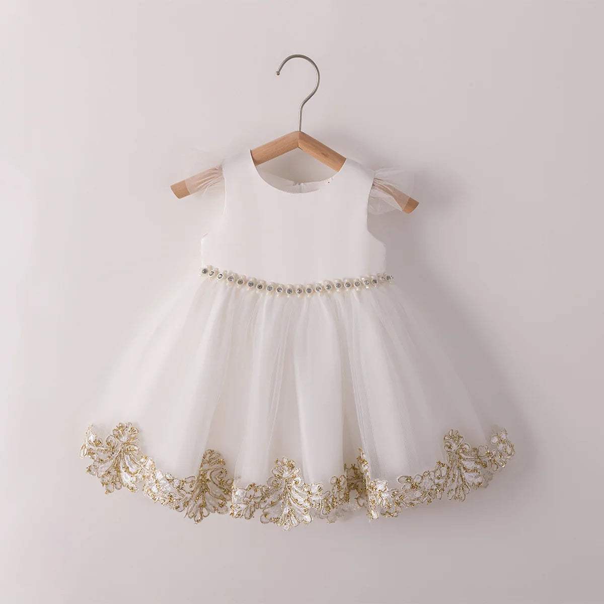 Abito e mantello per il compleanno dei bambini di Rita