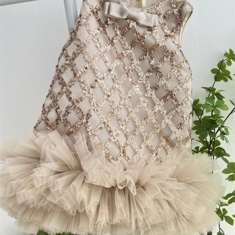 Vestido de gala infantil con volantes y lentejuelas