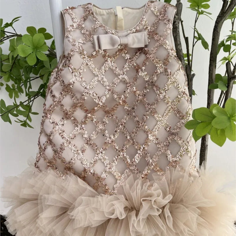 Vestido de gala infantil con volantes y lentejuelas