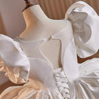 Vestido blanco de gala estilo princesa para niños