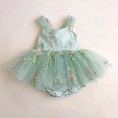 Barboteuse bébé Papillon, détail motif papillon brodé