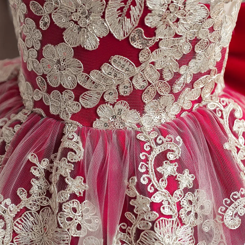 Vestido dorado de princesa para cumpleaños