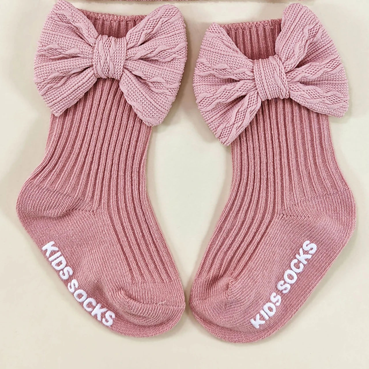Accessoires bébé - Bonnet + Chaussette noeud papillon