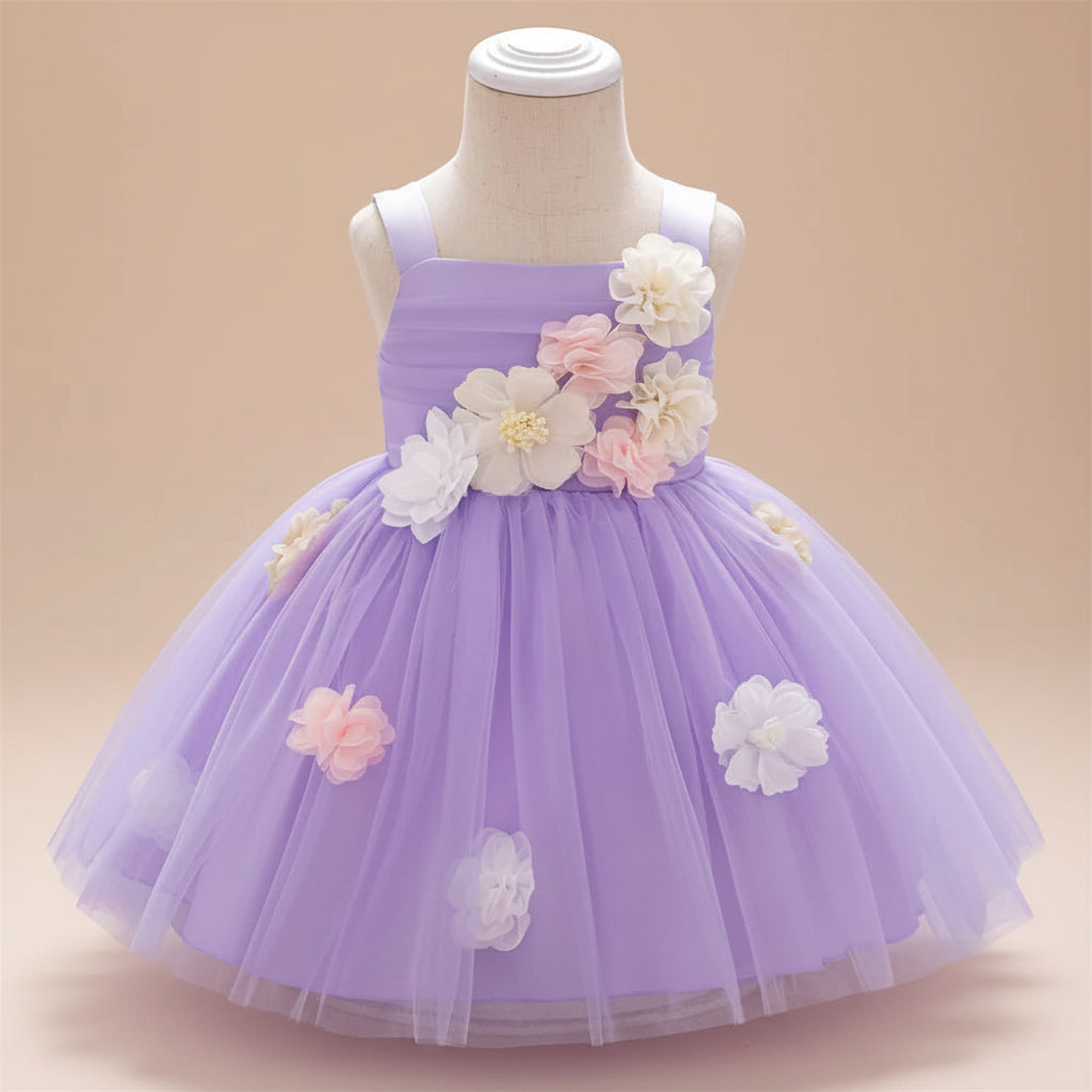 Elégante robe fleurie et douce bébé