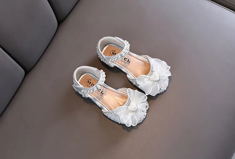 Sandali da bambina con fiocco e cuore