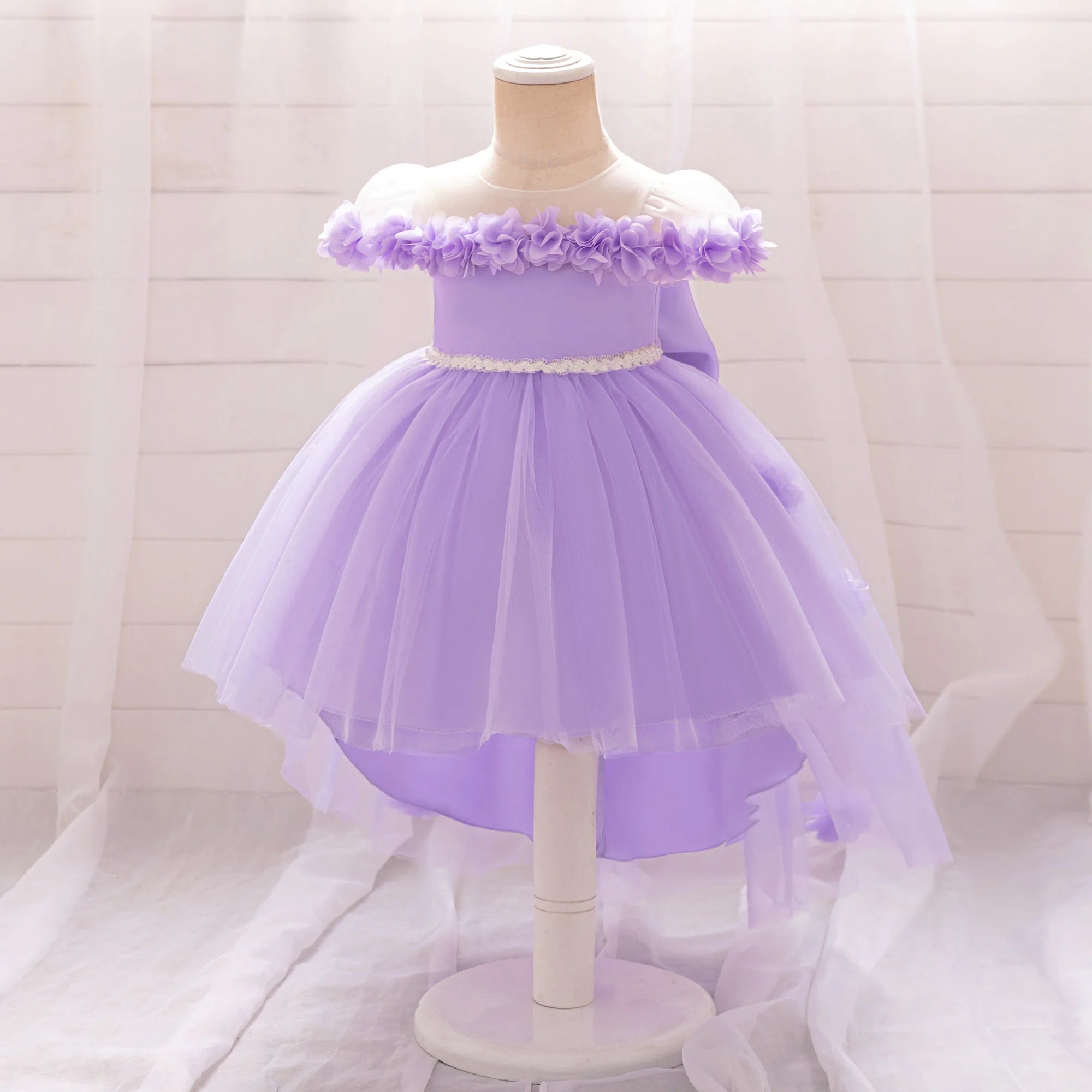 Vestido de gala Melissa con cola y flores