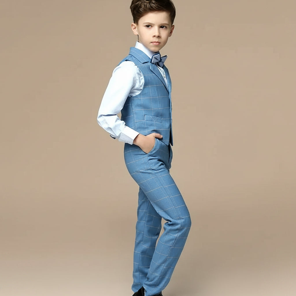 Costume cérémonie garçon, pantalon et gilet bleu assortis, vue de profil