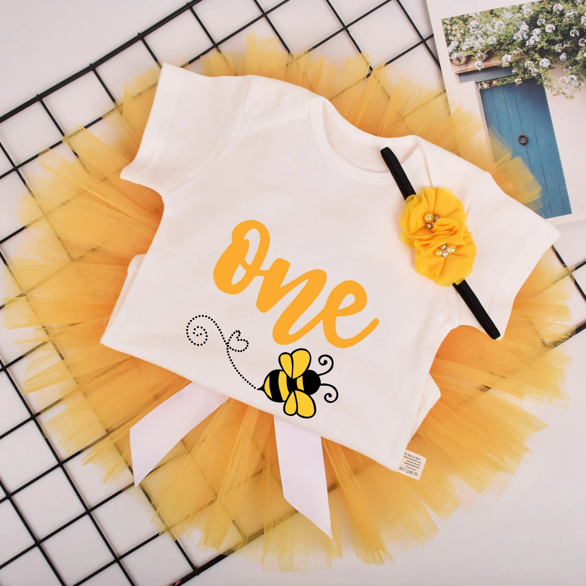 Anniversaire bébé fille abeille jaune