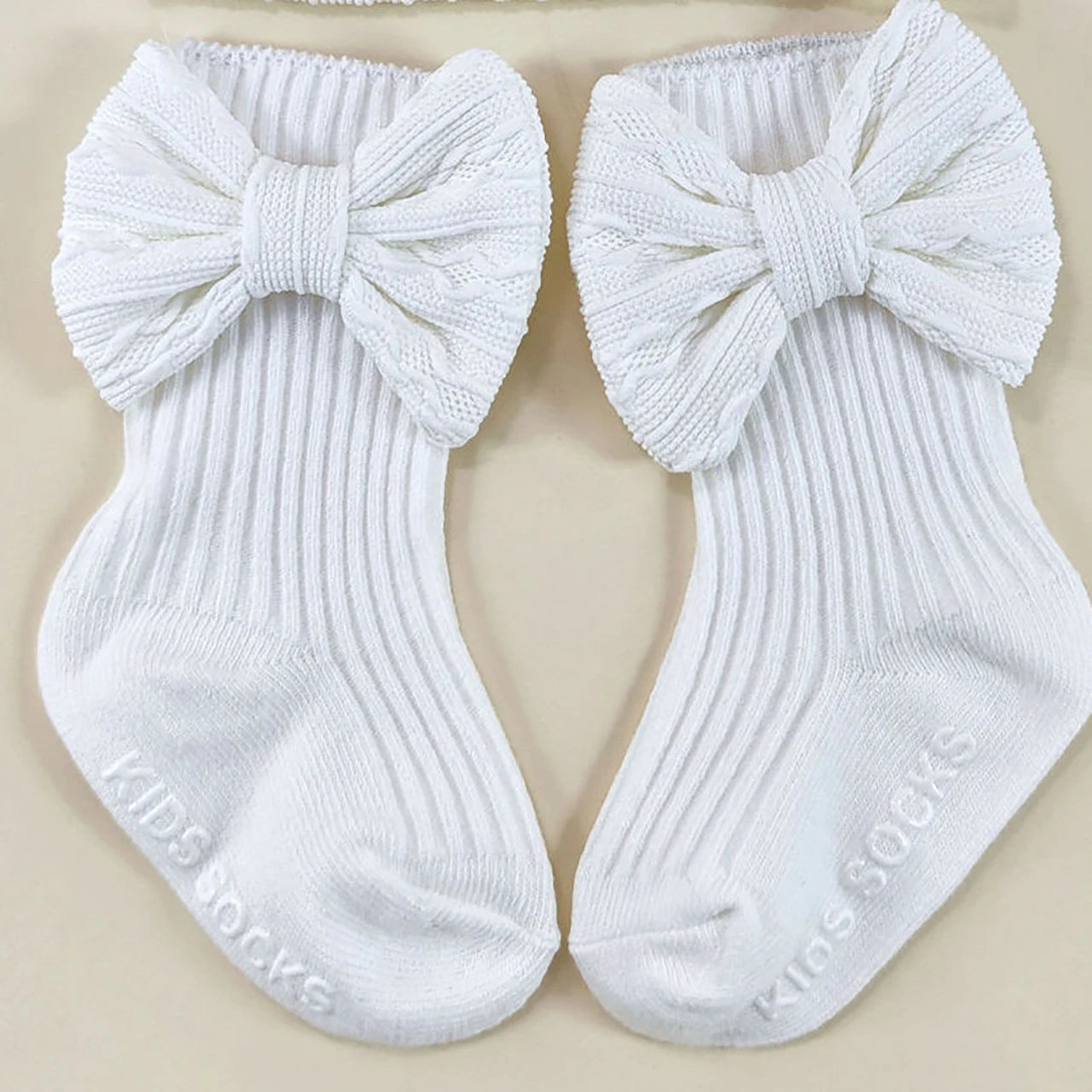 Accessoires bébé - Bonnet + Chaussette noeud papillon