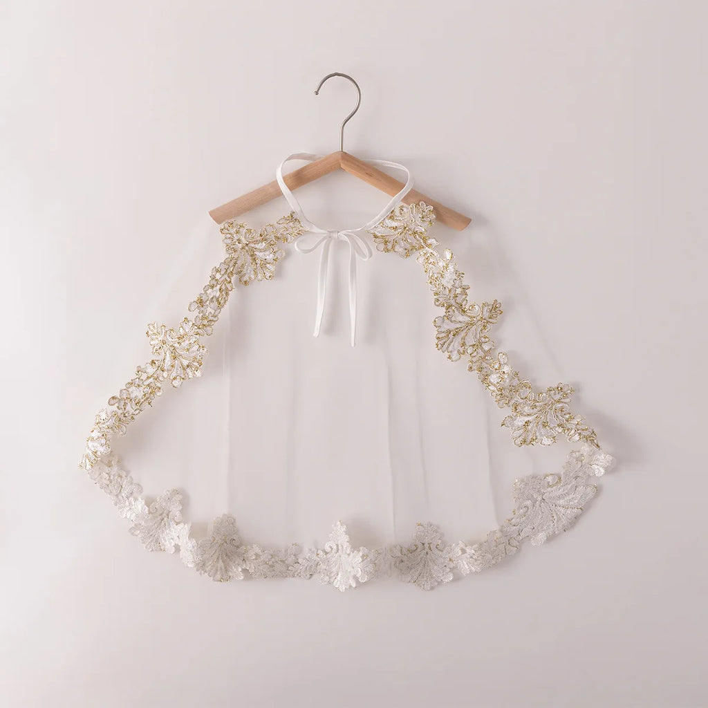 Abito e mantello per il compleanno dei bambini di Rita